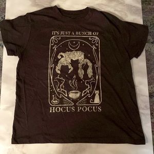 Disney’s Hocus Pocus T-Shirt Size Medium🐈‍⬛